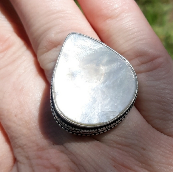 New Mother of Pearl 925 Silver Statement Ring. - Picture 2 of 9
